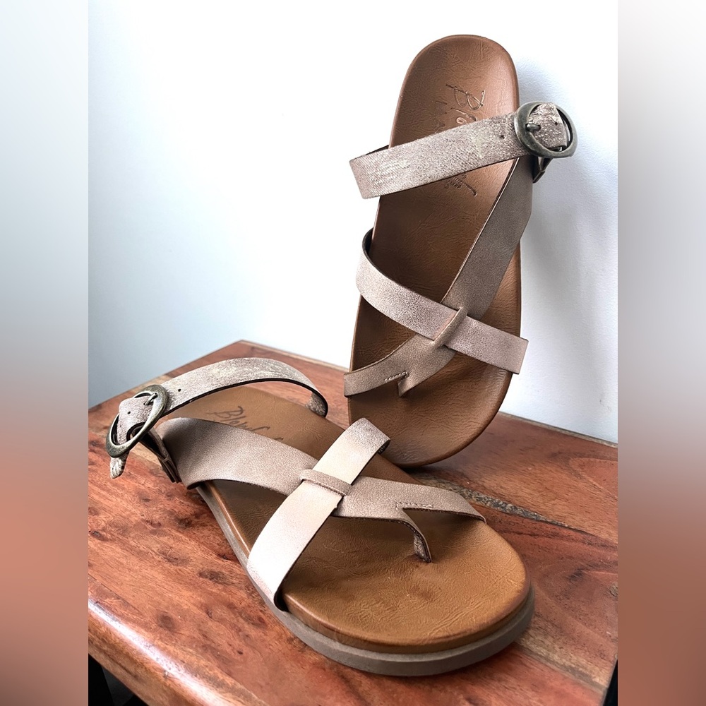 Blowfish vegan sandals a blend of metallic colors NWT size 7 - Picture 2 of 7